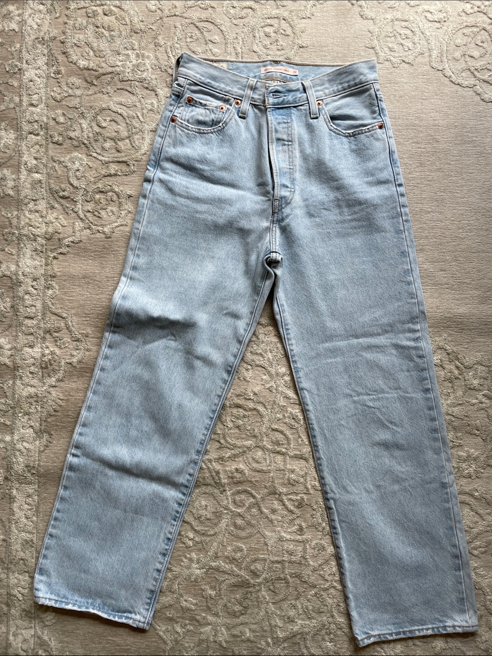 Women’s light blue Levi’s Ribcage Straight Ankle size 26 waist, 27 inseam